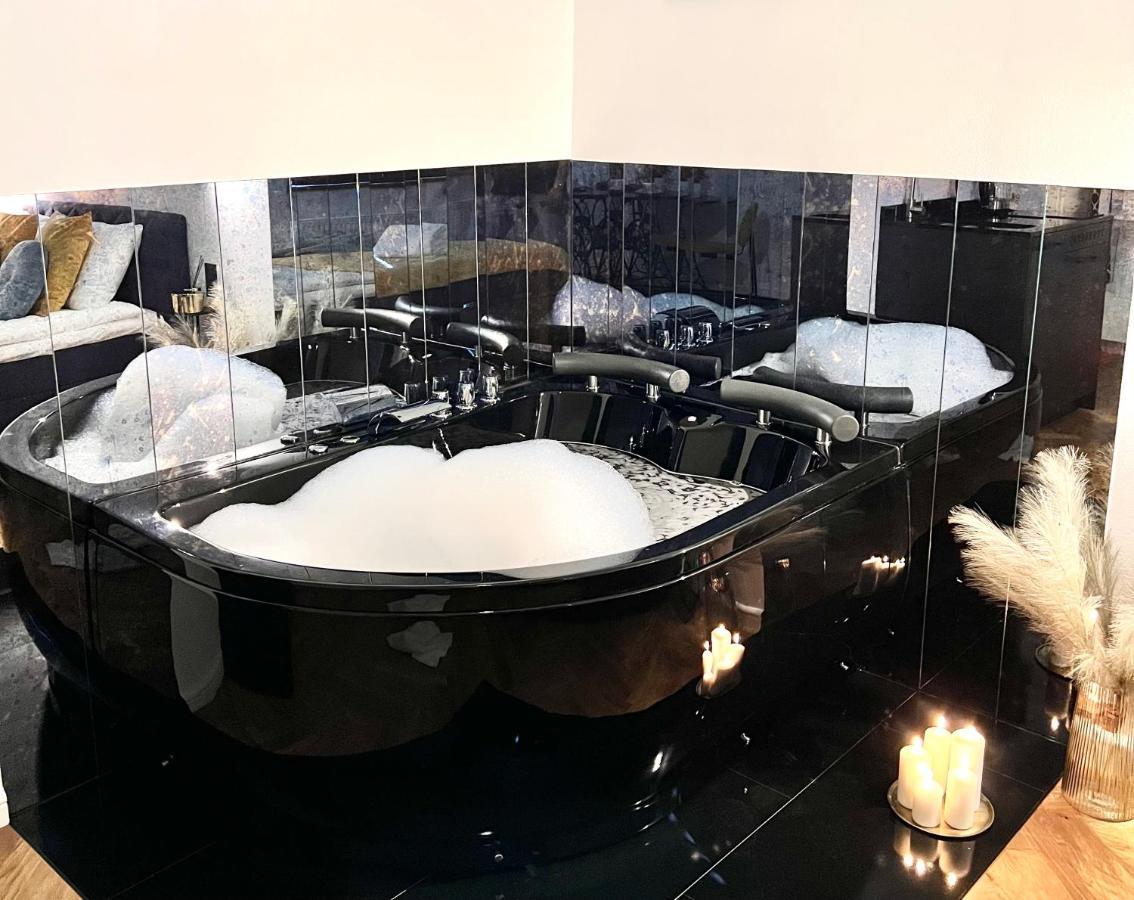 Old Town Jacuzzi Apartment Krakow