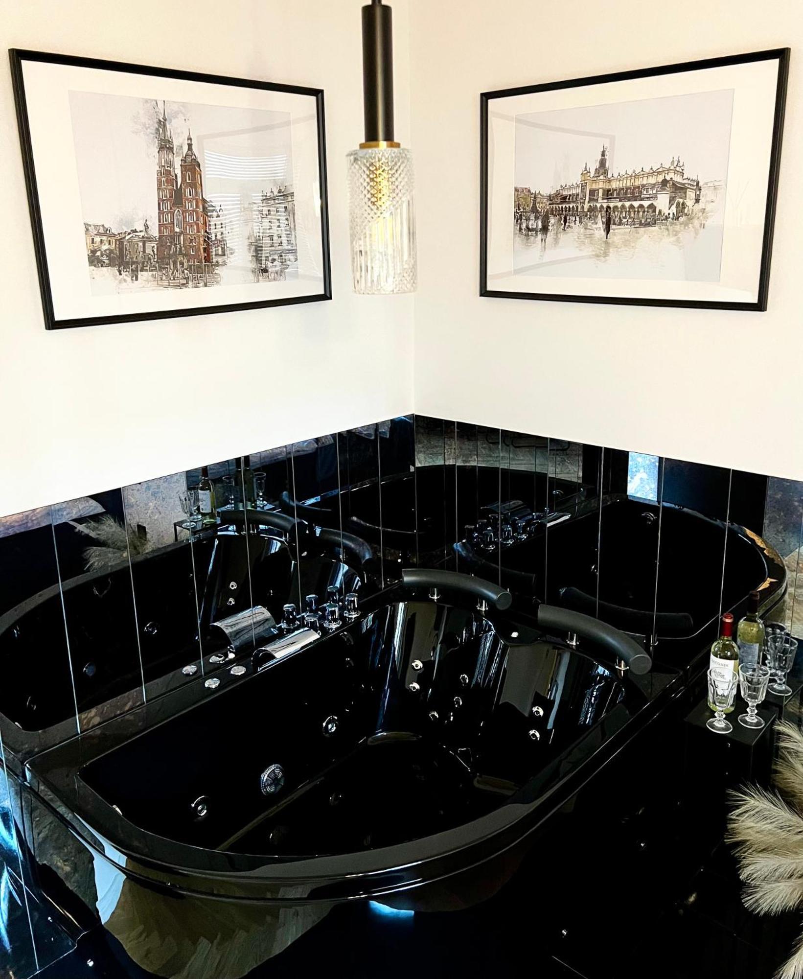Old Town Jacuzzi - Wymeldowanie Do 13 Cracovia